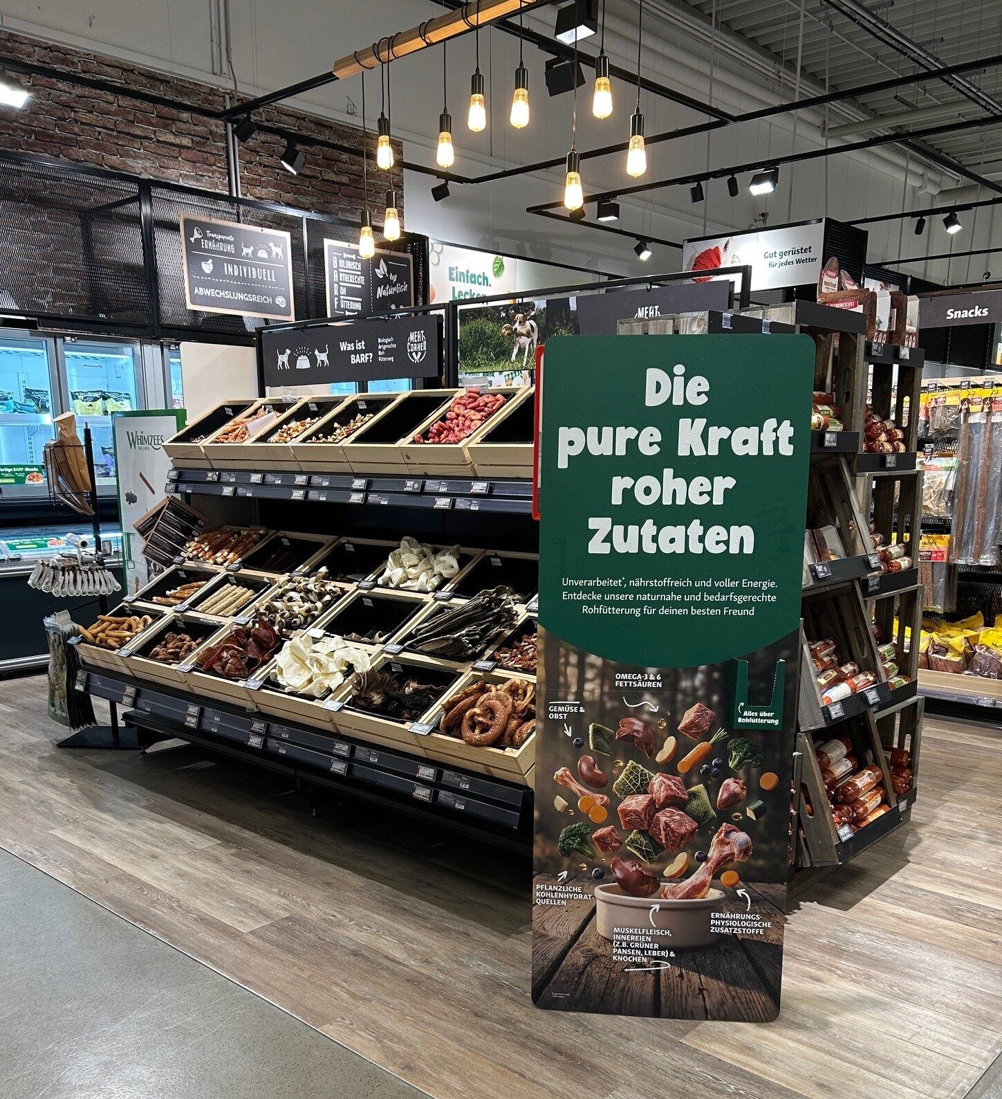 POS-Aufsteller für BARF-Tiernahrung
